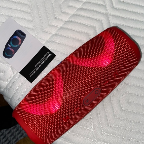 Wireless speaker. Extremely loud!! Bluetooth. Waterproof!! - Picture 5 of 5